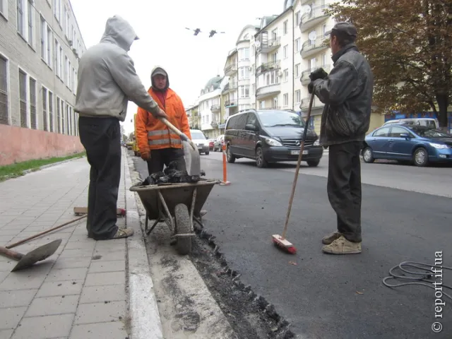 У Франківську нарешті завершили ремонт вулиці Мельника (фото) — фото 3
