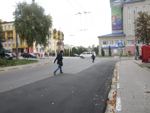 У Франківську нарешті завершили ремонт вулиці Мельника (фото) — фото 5