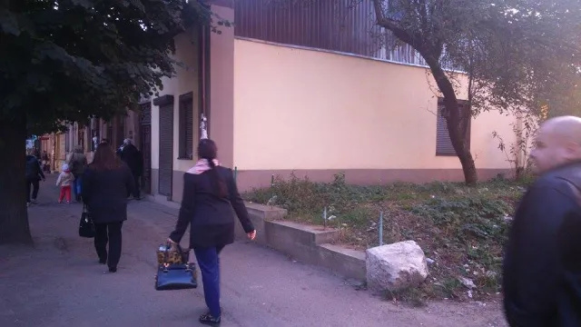 У мешканців Січових Стрільців 48А намагаються відібрати проїзд та прибудинкову територію (фото) — фото 2