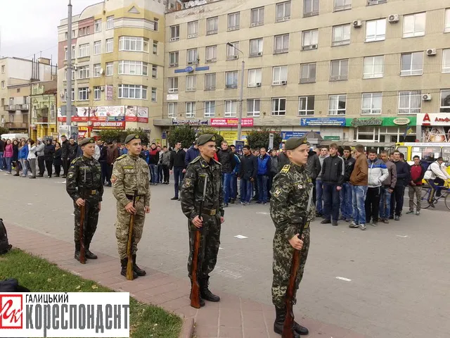 У Франківську провели репетицію параду до Дня захисника України (фото+відео) — фото 11