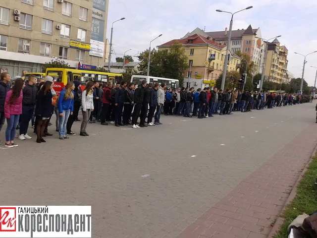 У Франківську провели репетицію параду до Дня захисника України (фото+відео) — фото 12
