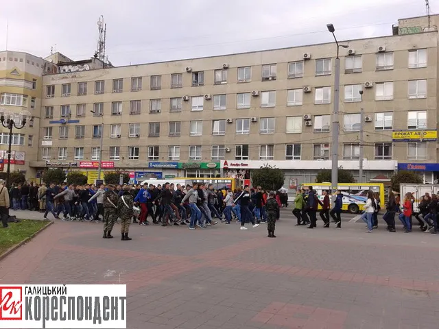 У Франківську провели репетицію параду до Дня захисника України (фото+відео) — фото 7