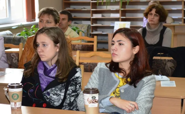 У Франківську презентували другу книгу серії "Схід/Захід" (фото) — фото 8