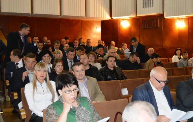 Сьогодні депутати облради шостого скликання востаннє зібрались на сесію (фото) — фото 3