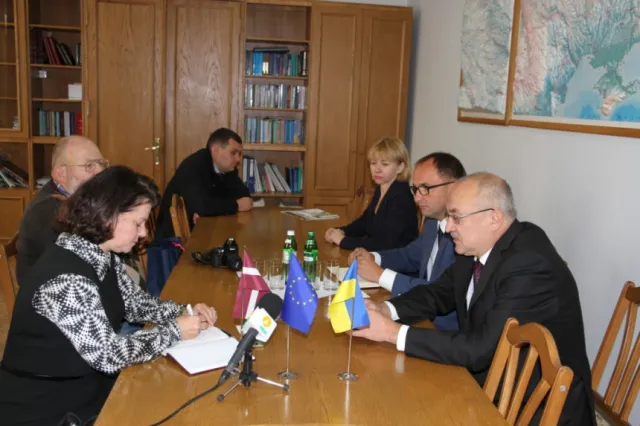 У Франківську побував Надзвичайний і Повноважний Посол Латвійської Республіки в Україні (фото) — фото 4