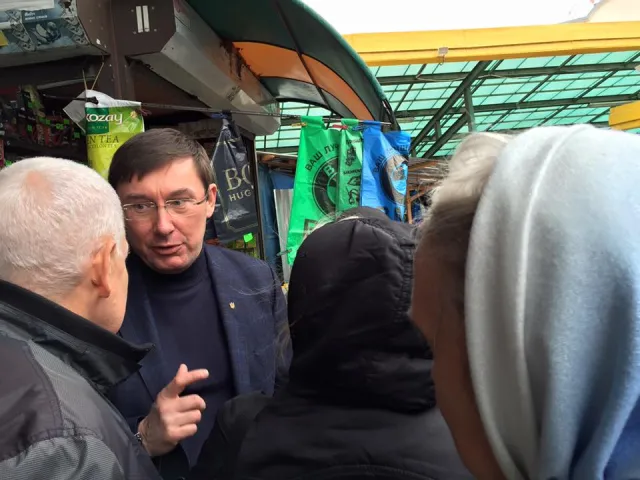 Юрій Луценко роздавав обіцянки на франківському продуктовому ринку (фото) — фото 3