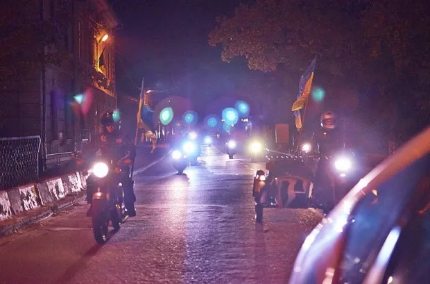 У Коломиї на колінах зустріли тіло загиблого в АТО  Володимира Чепіля (фото) — фото 10
