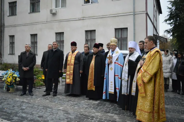 У Франківську відбулось урочисте відкриття погруддя Королю Данилу (фото) — фото 2