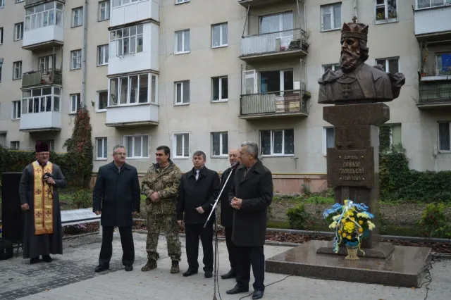 У Франківську відбулось урочисте відкриття погруддя Королю Данилу (фото) — фото 13
