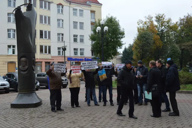 У Франківську перевізники мітингували проти нового тендеру (фото) — фото 1