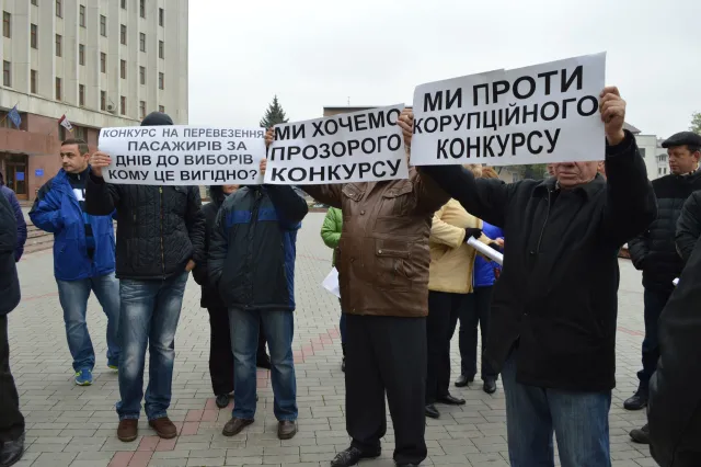 У Франківську перевізники мітингували проти нового тендеру (фото) — фото 3