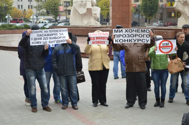 У Франківську перевізники мітингували проти нового тендеру (фото) — фото 8