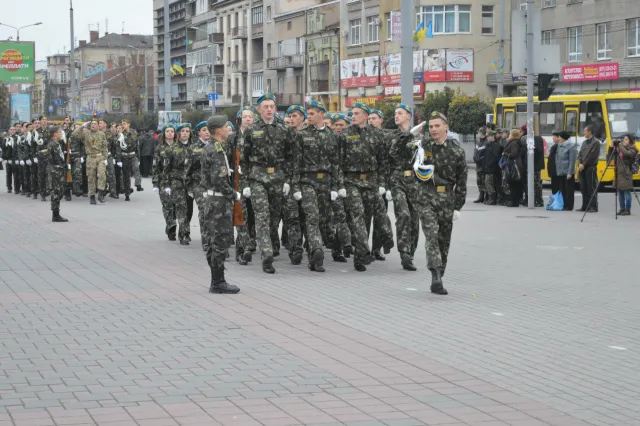 У Франківську розпочалися урочистості з нагоди Дня захисника України (фото) — фото 14