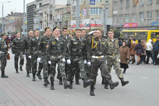У Франківську розпочалися урочистості з нагоди Дня захисника України (фото) — фото 16