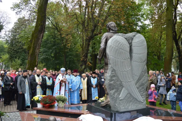 В Івано-Франківську відкрили пам'ятник Роману Гурику (фото) — фото 13