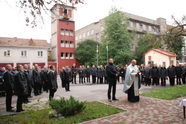 У Франківську рятувальники помолилися за воїнів АТО (фото) — фото 5