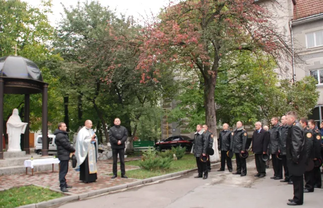 У Франківську рятувальники помолилися за воїнів АТО (фото) — фото 6