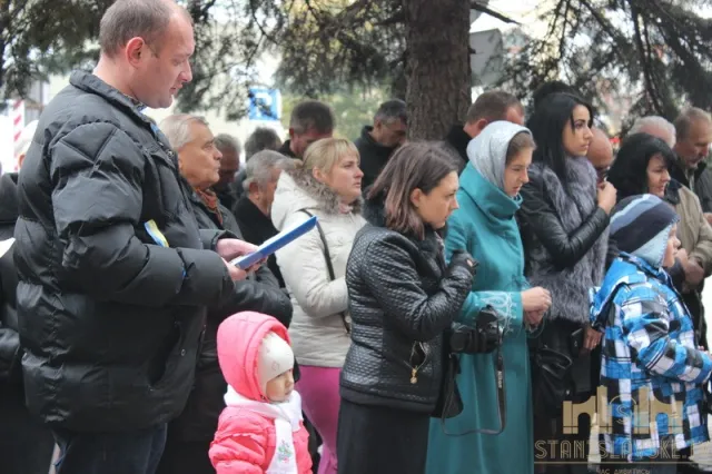 У Франківську відкрили барельєф 29-річному медику, що загинув в АТО (фото) — фото 14