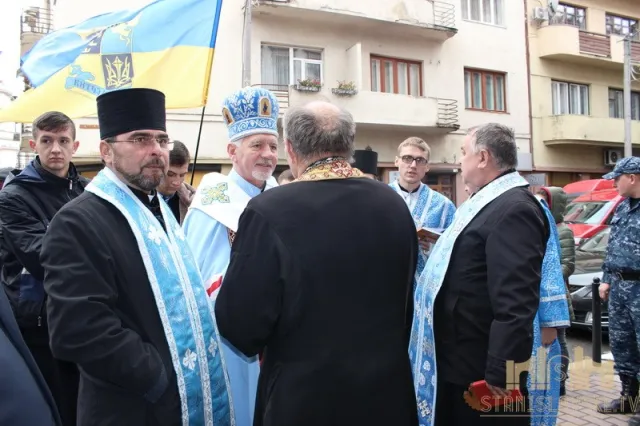 У Франківську відкрили барельєф 29-річному медику, що загинув в АТО (фото) — фото 6
