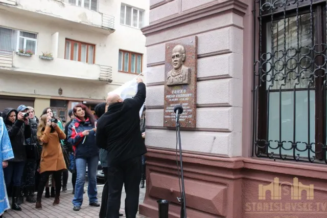 У Франківську відкрили барельєф 29-річному медику, що загинув в АТО (фото) — фото 8