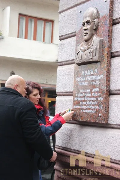 У Франківську відкрили барельєф 29-річному медику, що загинув в АТО (фото) — фото 10
