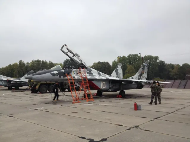 На військовому аеродромі Івано-Франківська тривають українсько-польські навчання «Безпечне небо-2015» (фото) — фото 1