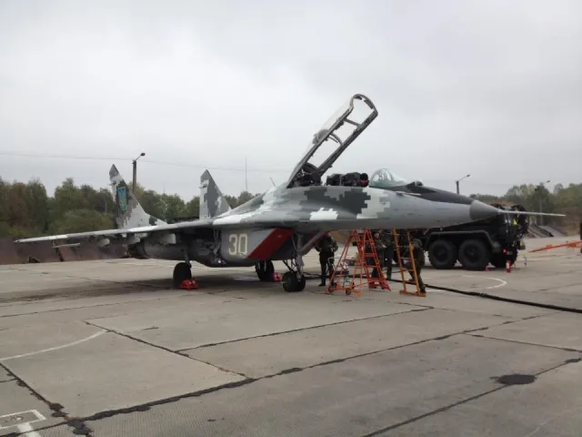 На військовому аеродромі Івано-Франківська тривають українсько-польські навчання «Безпечне небо-2015» (фото) — фото 2
