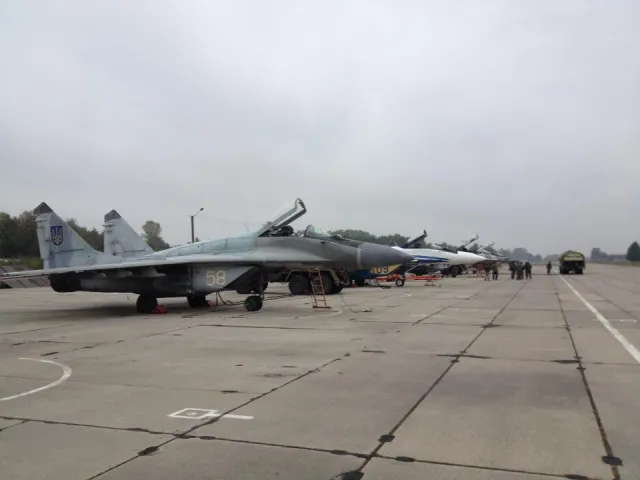 На військовому аеродромі Івано-Франківська тривають українсько-польські навчання «Безпечне небо-2015» (фото) — фото 3