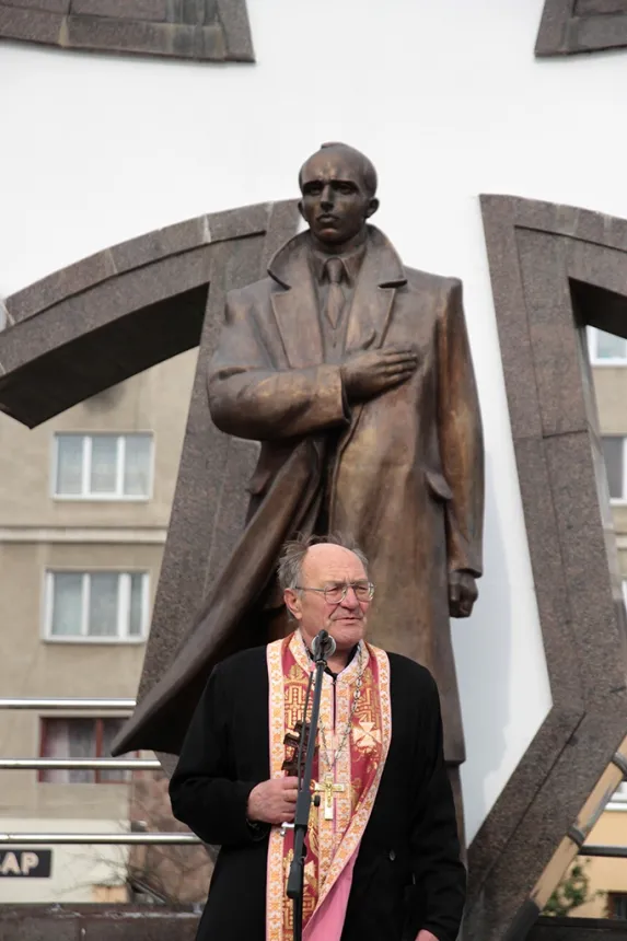 Сьогодні у Франківську вшанували пам'ять Степана Бандери (фото) — фото 5