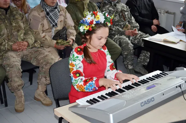 У 5 школі святково відзначили День захисника України (фото) — фото 4