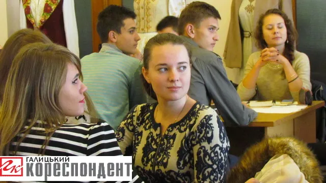 У Франківську відбувся брейн-ринг серед юних знавців історії УПА (фото) — фото 9