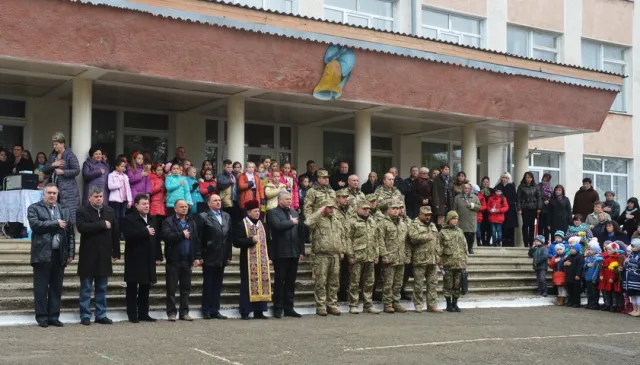 На Прикарпатті відкрили меморіальну дошку загиблому в АТО Ярославу Костишину (фото) — фото 1