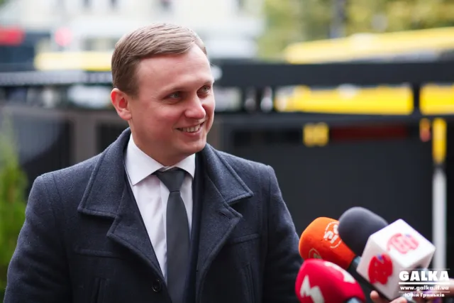 У Франківську на Вовчинецькій облаштували сучасний смітник (фото) — фото 9