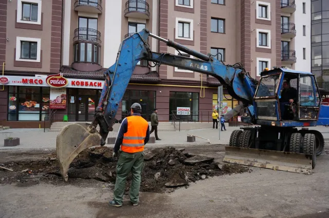 У Івано-Франківську розпочався ремонт багатостраждальної вулиці - Тичини (фото) — фото 1