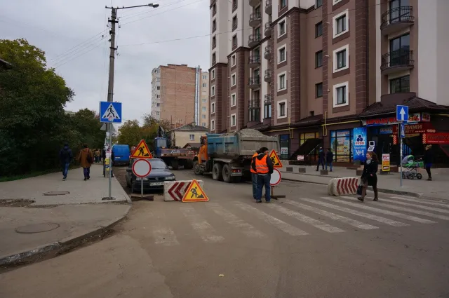 У Івано-Франківську розпочався ремонт багатостраждальної вулиці - Тичини (фото) — фото 2