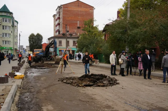 У Івано-Франківську розпочався ремонт багатостраждальної вулиці - Тичини (фото) — фото 3