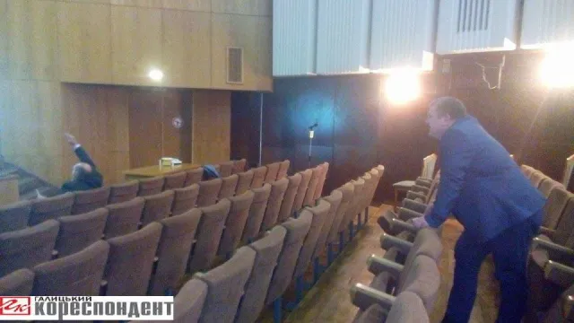 Івано-Франківська обласна виборча комісія закрилася до завтра (фото) — фото 1
