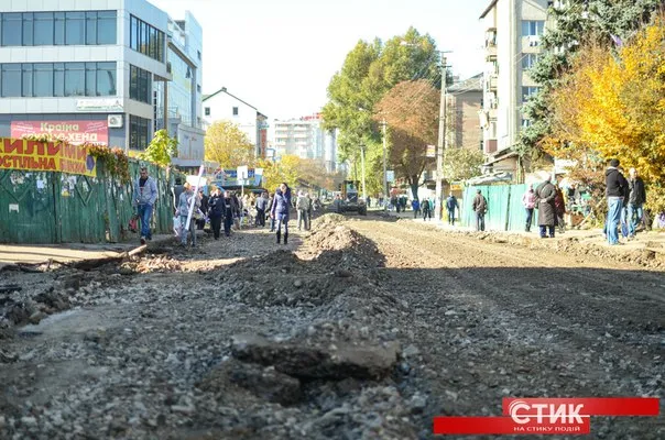 Як у Франківську ремонтують вулицю Тичини (фото) — фото 2
