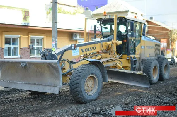 Як у Франківську ремонтують вулицю Тичини (фото) — фото 12