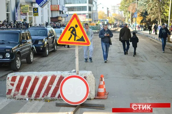 Як у Франківську ремонтують вулицю Тичини (фото) — фото 13