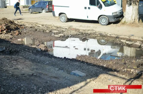 Як у Франківську ремонтують вулицю Тичини (фото) — фото 14