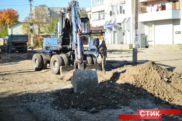 Як у Франківську ремонтують вулицю Тичини (фото) — фото 3
