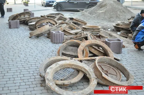 Як у Франківську ремонтують вулицю Тичини (фото) — фото 9