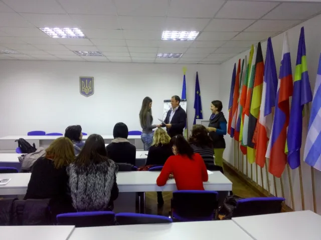 У Франківську обговорили комплексну реабілітацію для учасників бойових дій (фото) — фото 1