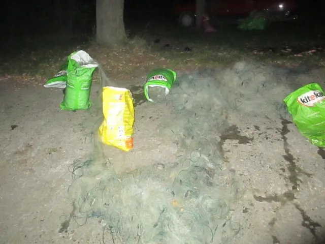 На Бурштинському водосховищі активісти затримали двох браконьєрів (фото) — фото 3