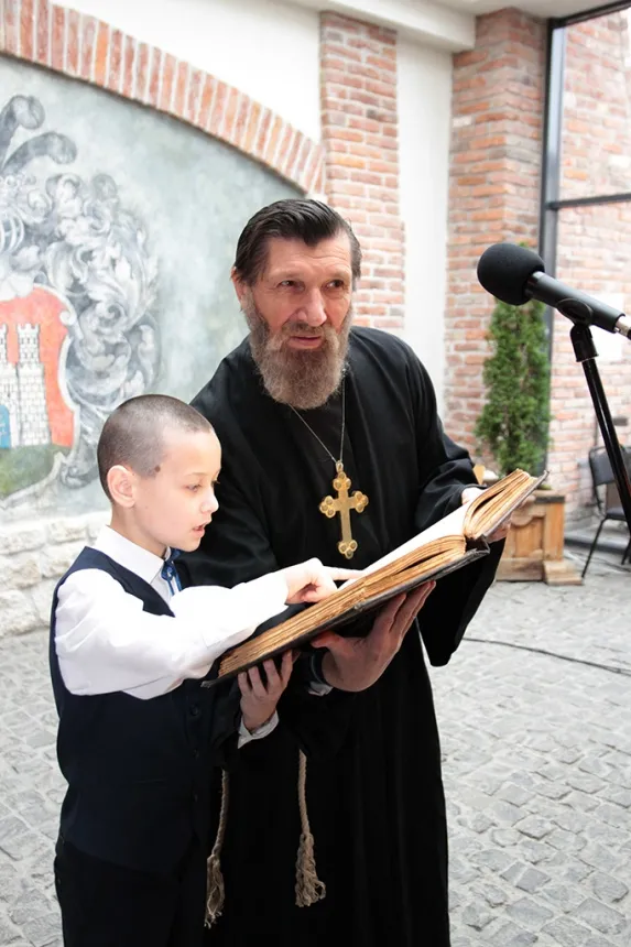 В Івано-Франківську урочисто презентували сучасну українську книжкову продукцію «Сторінками української книги» (фото) — фото 1