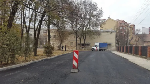 В Івано-Франківську асфальтують вулицю Гарбарську (фото) — фото 2