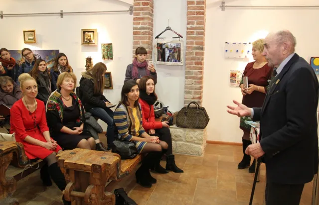 У фортечній галереї «Бастіон» презентували книги «Герої Революції Гідності» та «Горять свічки на серці України» (фото) — фото 17