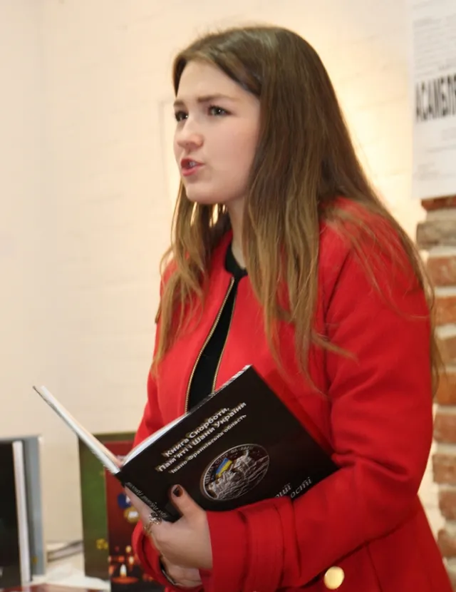 У фортечній галереї «Бастіон» презентували книги «Герої Революції Гідності» та «Горять свічки на серці України» (фото) — фото 6
