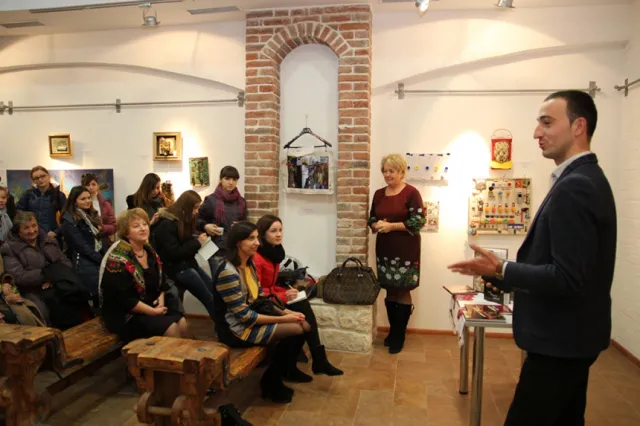 У фортечній галереї «Бастіон» презентували книги «Герої Революції Гідності» та «Горять свічки на серці України» (фото) — фото 7
